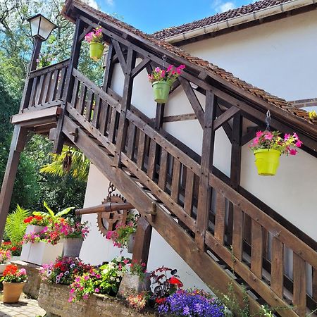Gite Le Balcon Flaubert Forges-les-Eaux Exterior foto
